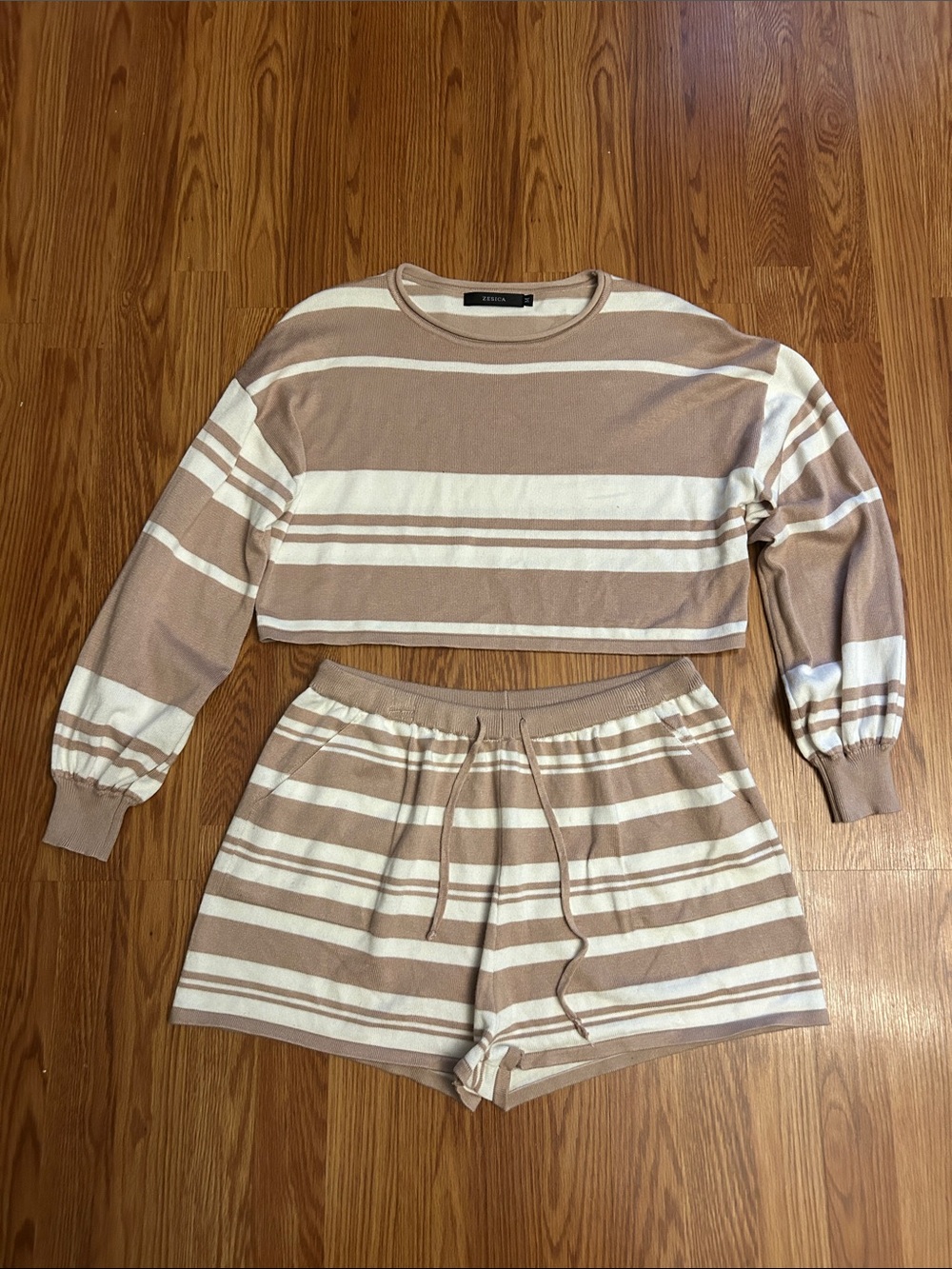 Crop Sweatshirt & Shorts Set - Beige White Stripes